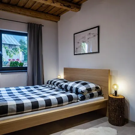 V Chate Besnik Apartment