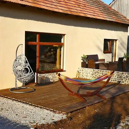 V Chate Besnik Apartment *