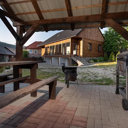 V Chate Besnik Apartment